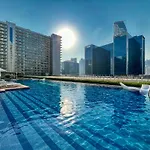 Luxury 2Bd Apt With Pool Gym & Burj Khalifa Views
