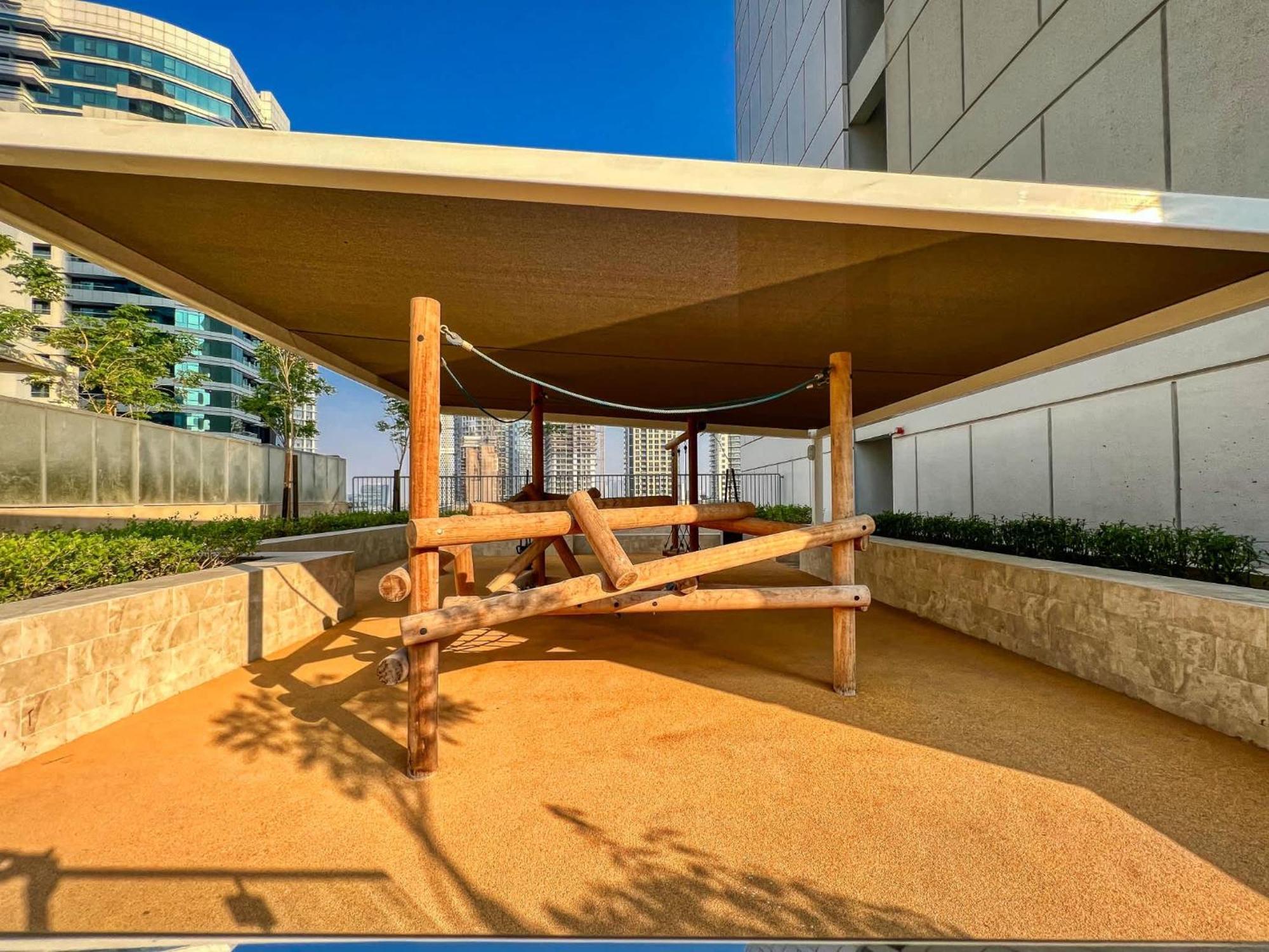 Apartment Luxury 2bd With Pool Gym & Burj Khalifa Views Dubai