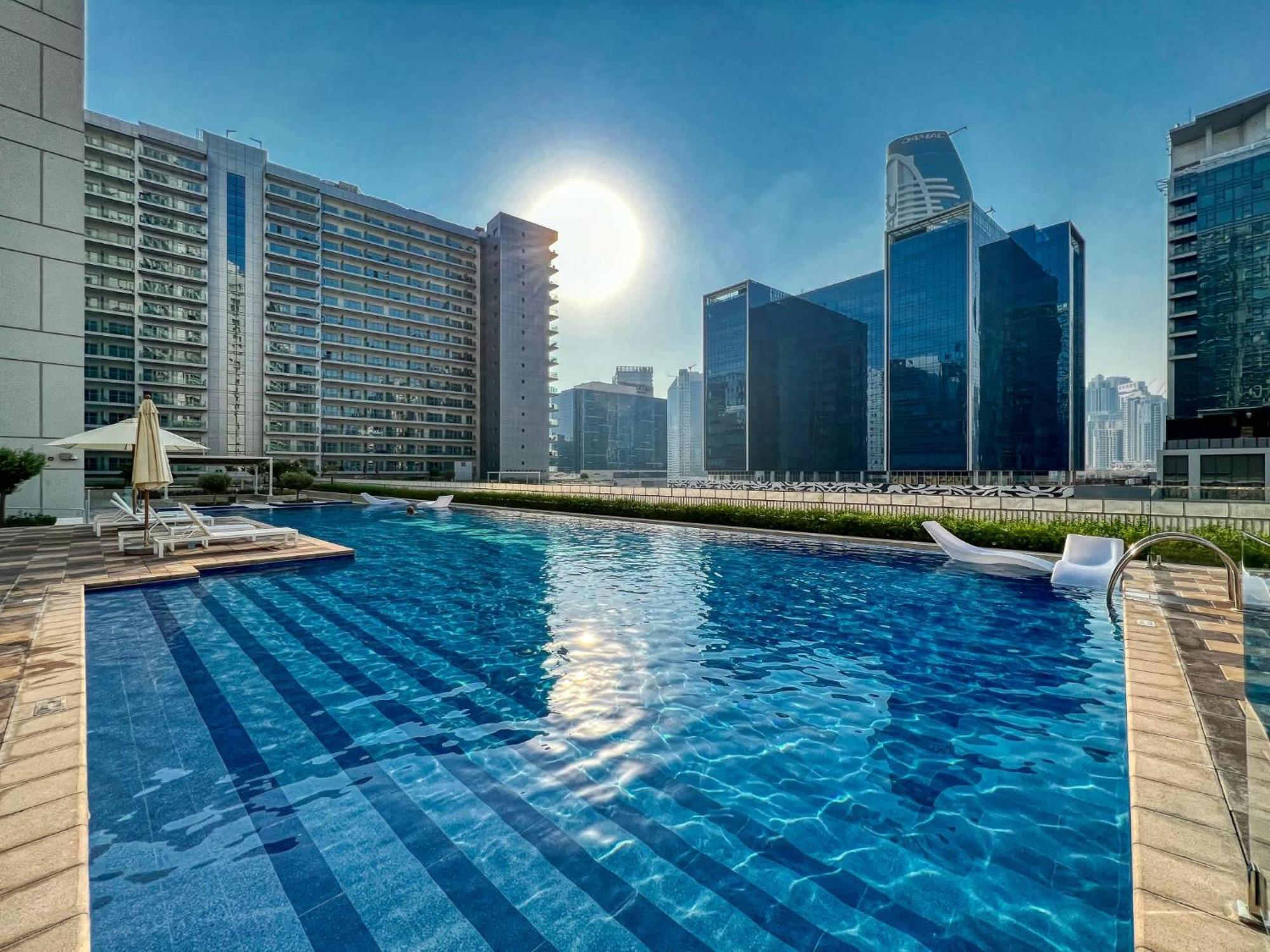 Luxury 2bd With Pool Gym & Burj Khalifa Views Apartment *