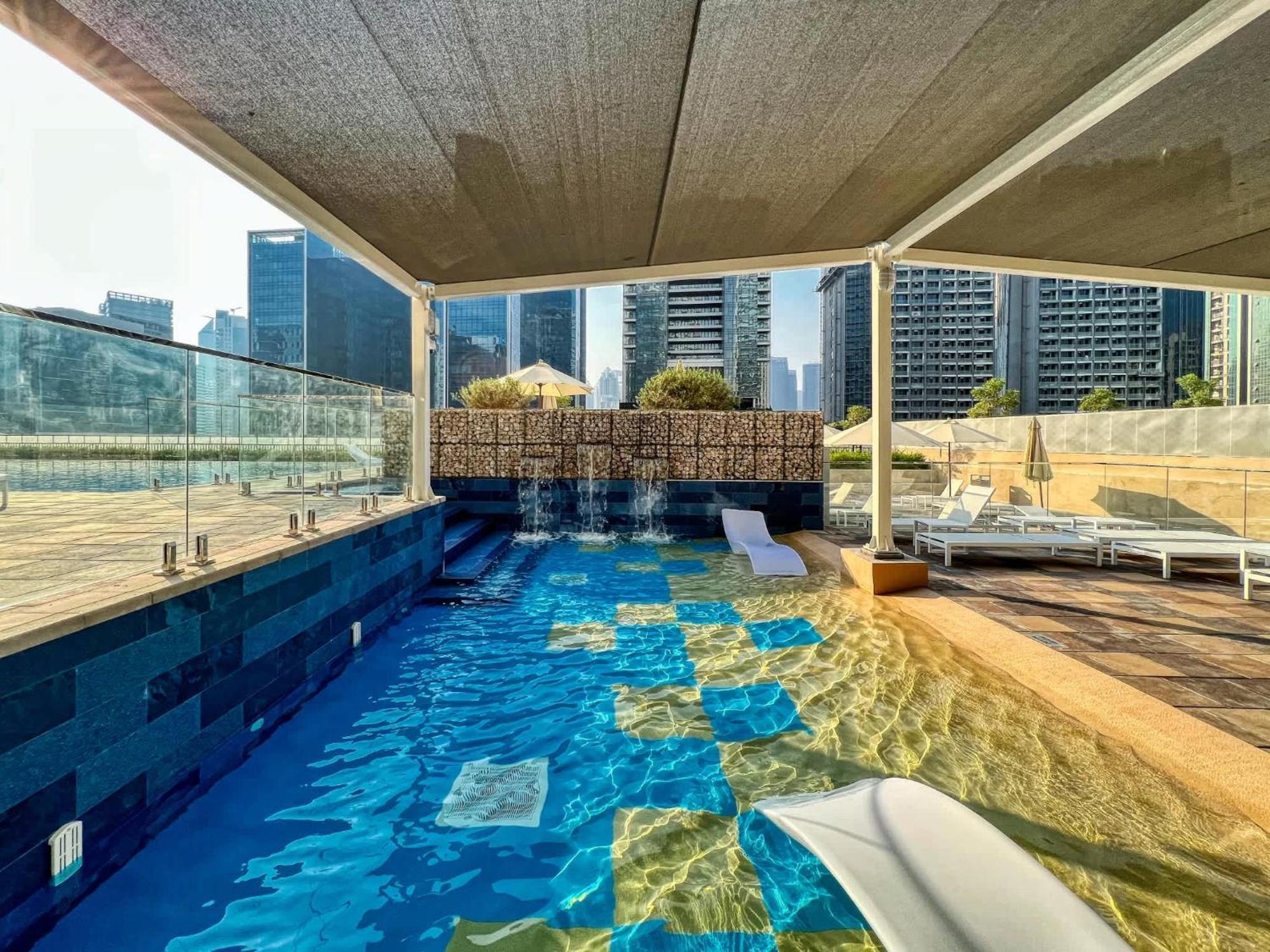 Apartment Luxury 2bd With Pool Gym & Burj Khalifa Views