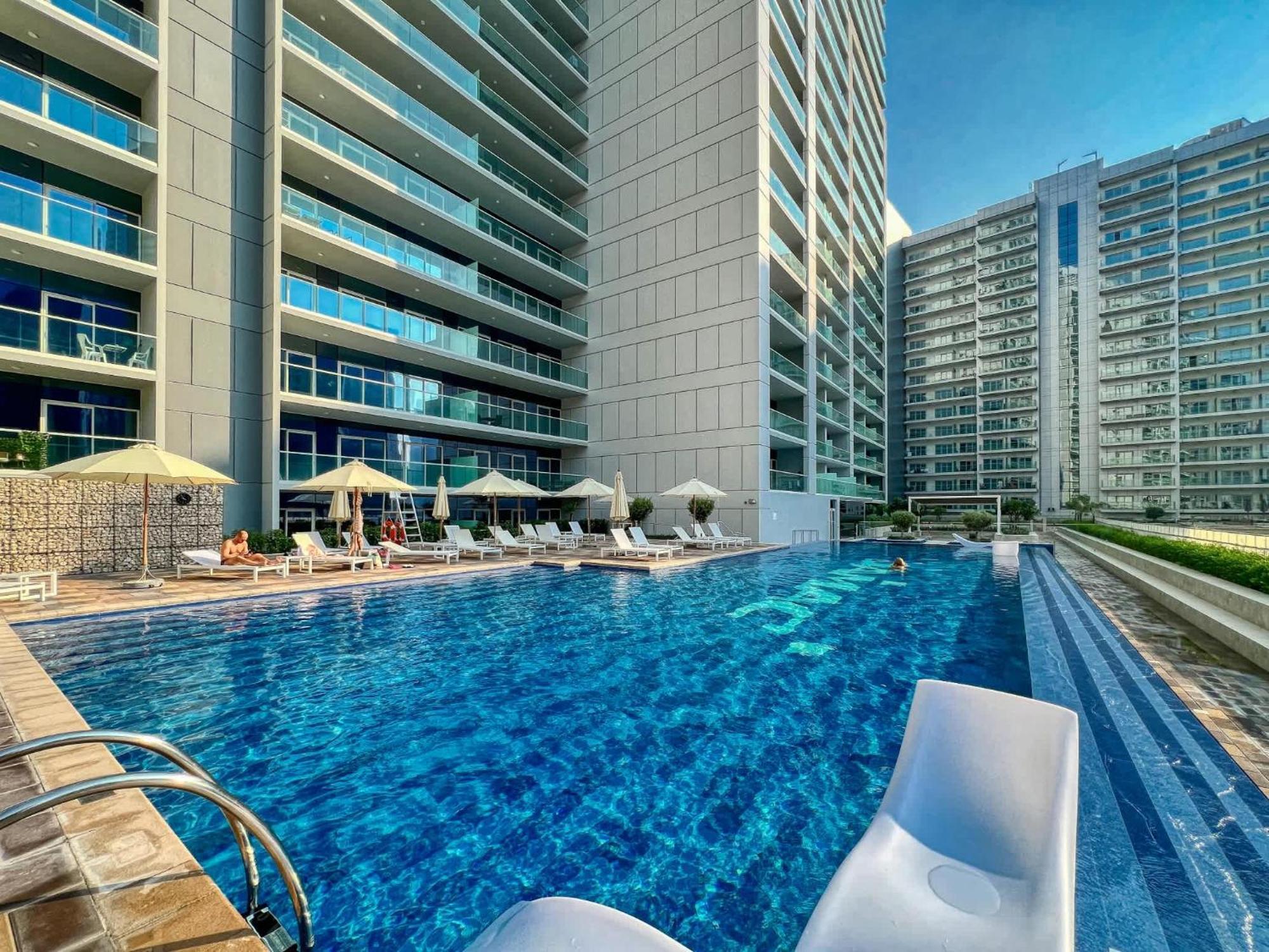 Apartment Luxury 2bd With Pool Gym & Burj Khalifa Views