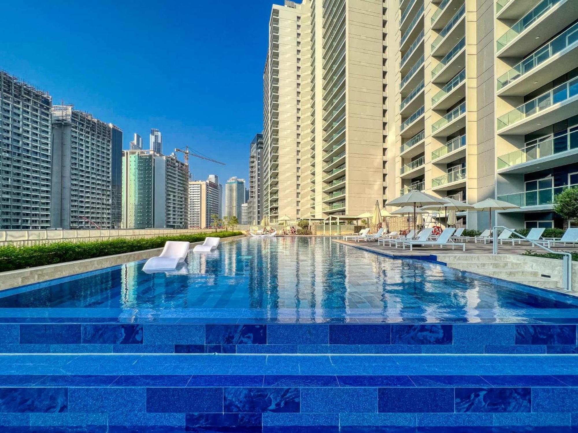 Luxury 2bd With Pool Gym & Burj Khalifa Views Apartment *