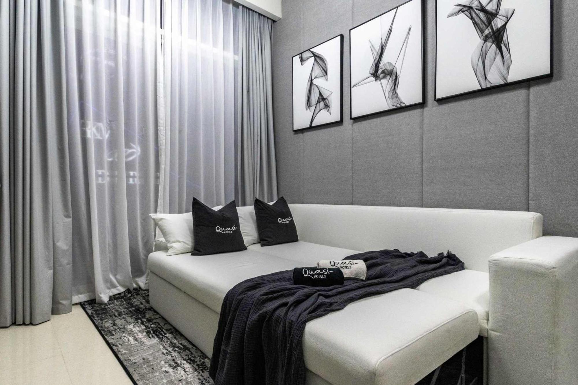 Luxury 2bd With Pool Gym & Burj Khalifa Views Apartment *