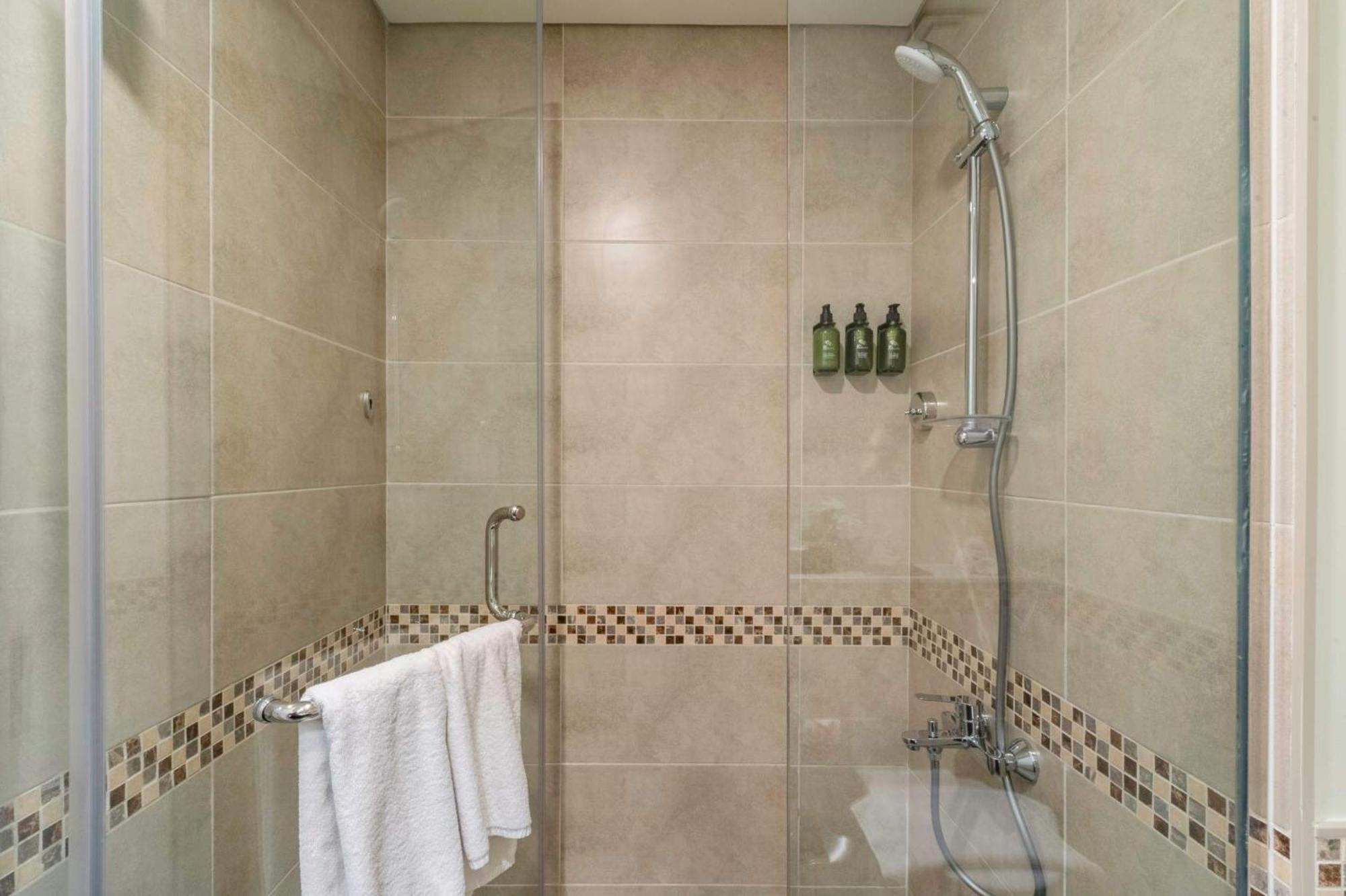 Luxury 2bd With Pool Gym & Burj Khalifa Views