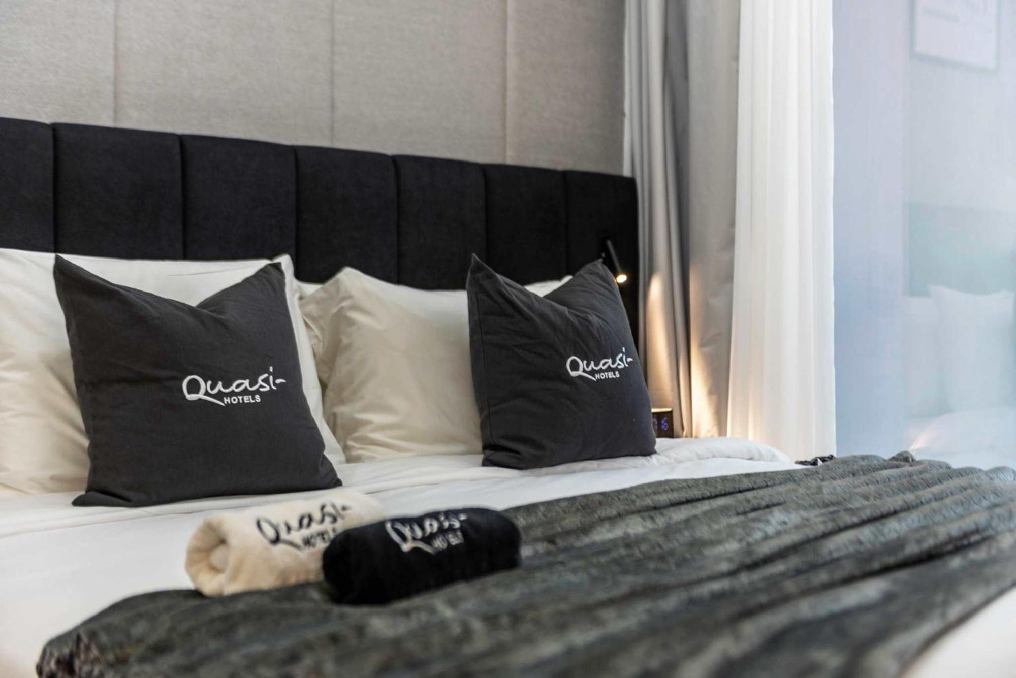Luxury 2bd With Pool Gym & Burj Khalifa Views *