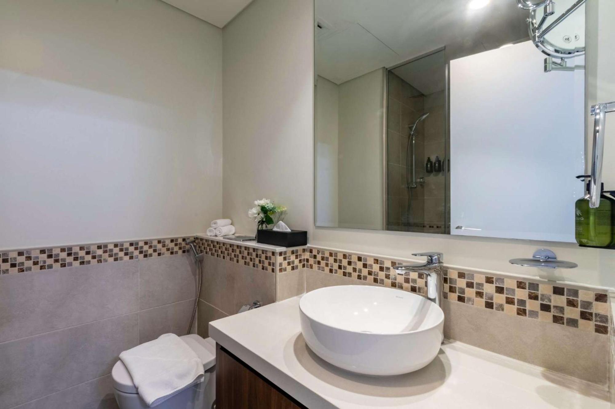 Luxury 2bd With Pool Gym & Burj Khalifa Views