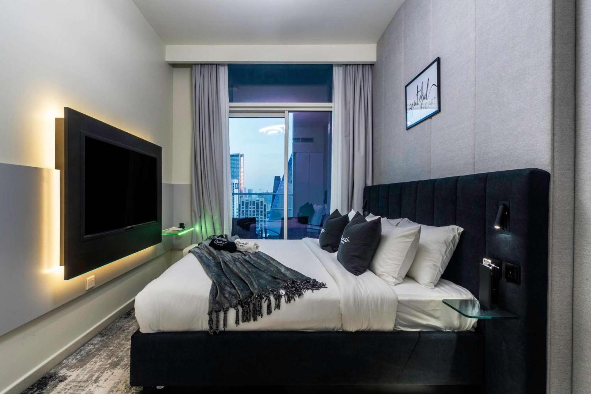 Luxury 2bd With Pool Gym & Burj Khalifa Views Apartment Dubai