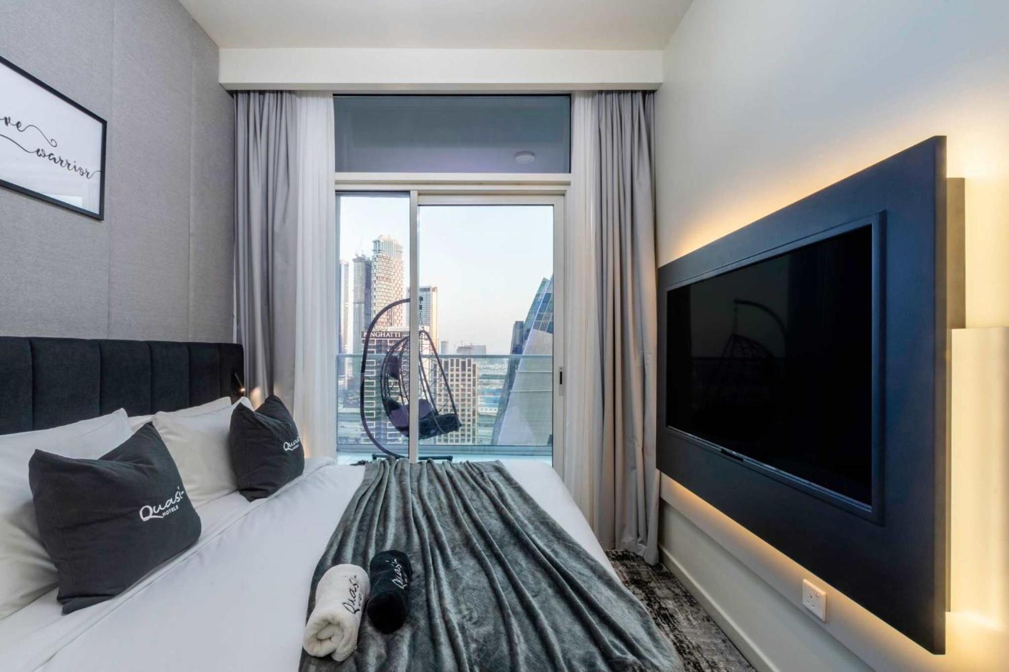 Luxury 2bd With Pool Gym & Burj Khalifa Views