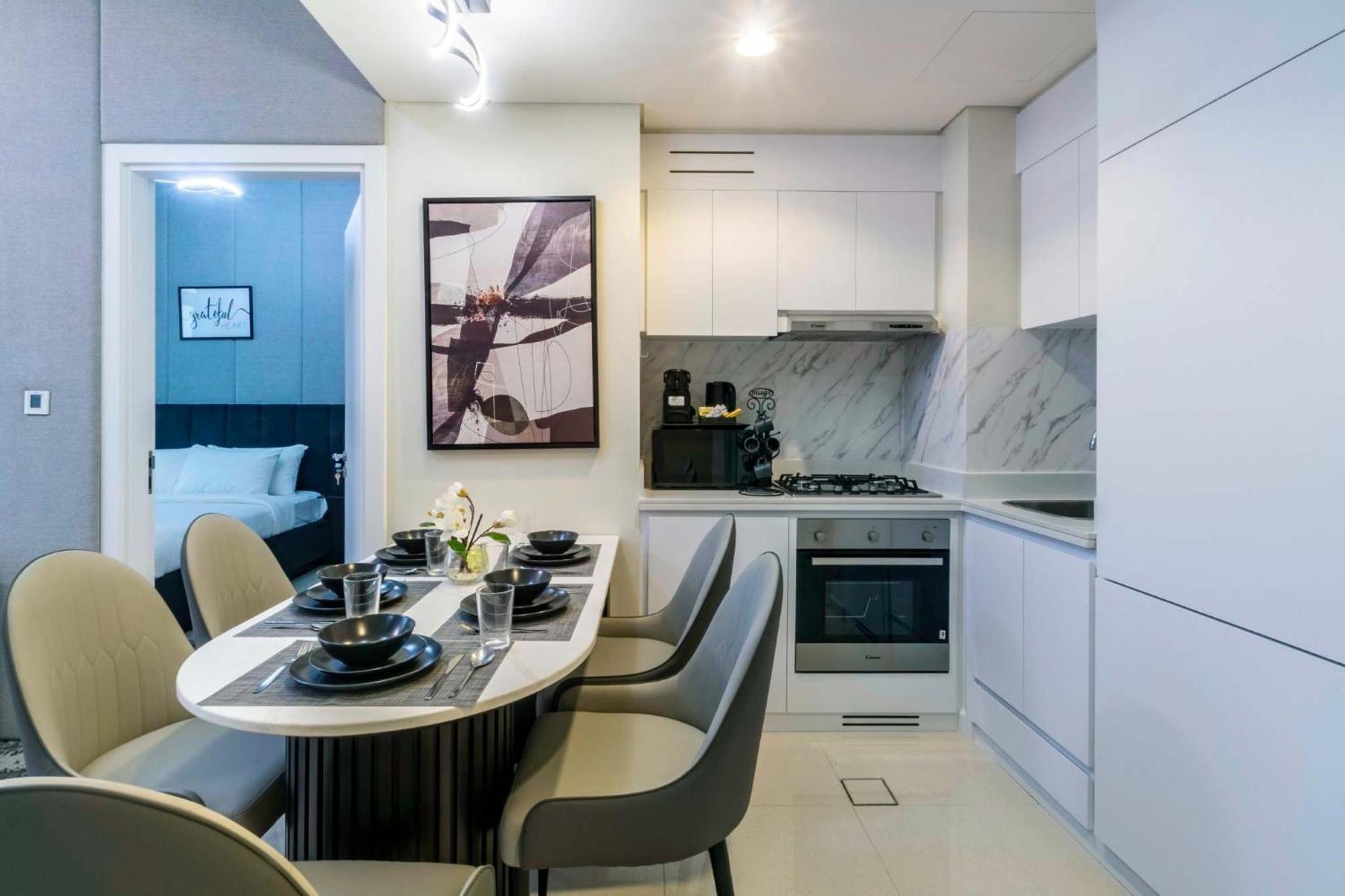 Luxury 2bd With Pool Gym & Burj Khalifa Views Apartment Dubai