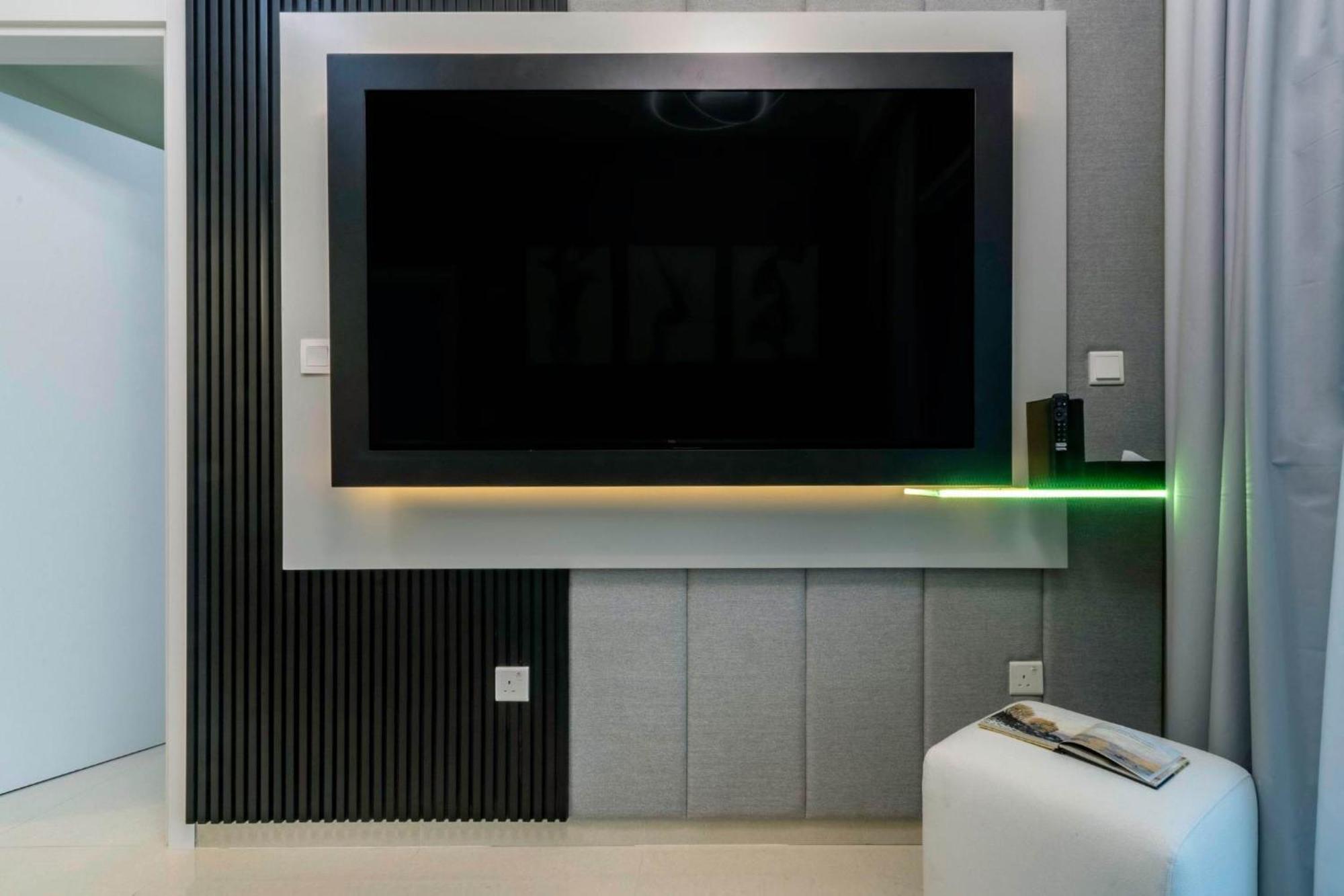 Apartment Luxury 2bd With Pool Gym & Burj Khalifa Views *
