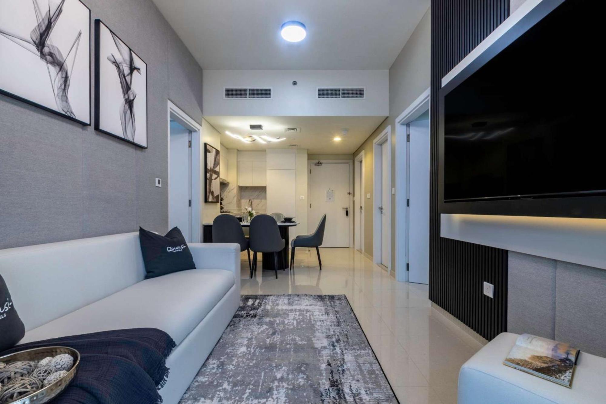 Luxury 2bd With Pool Gym & Burj Khalifa Views * Dubai