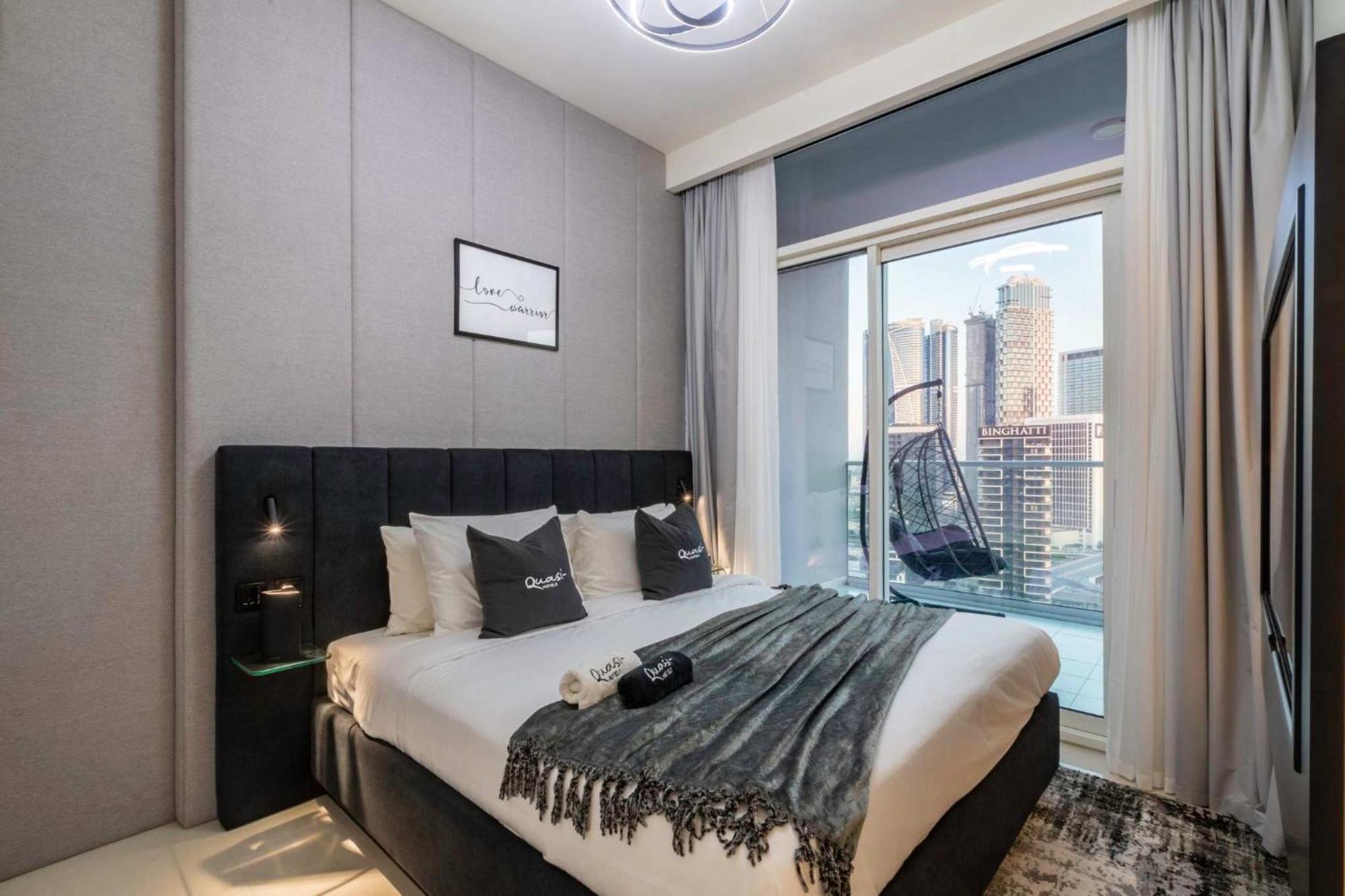 Luxury 2bd With Pool Gym & Burj Khalifa Views Apartment *