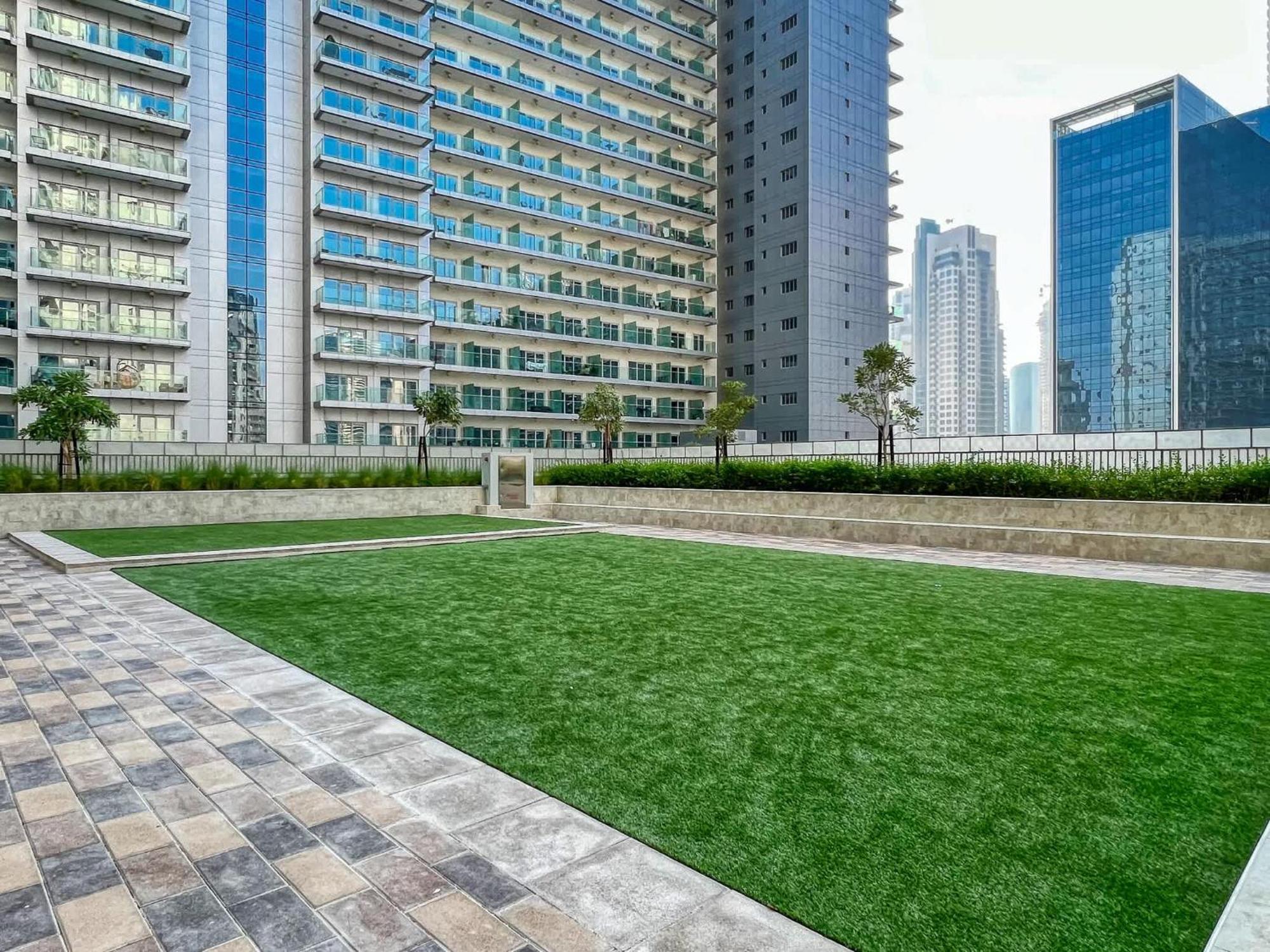 Luxury 2bd With Pool Gym & Burj Khalifa Views Apartment
