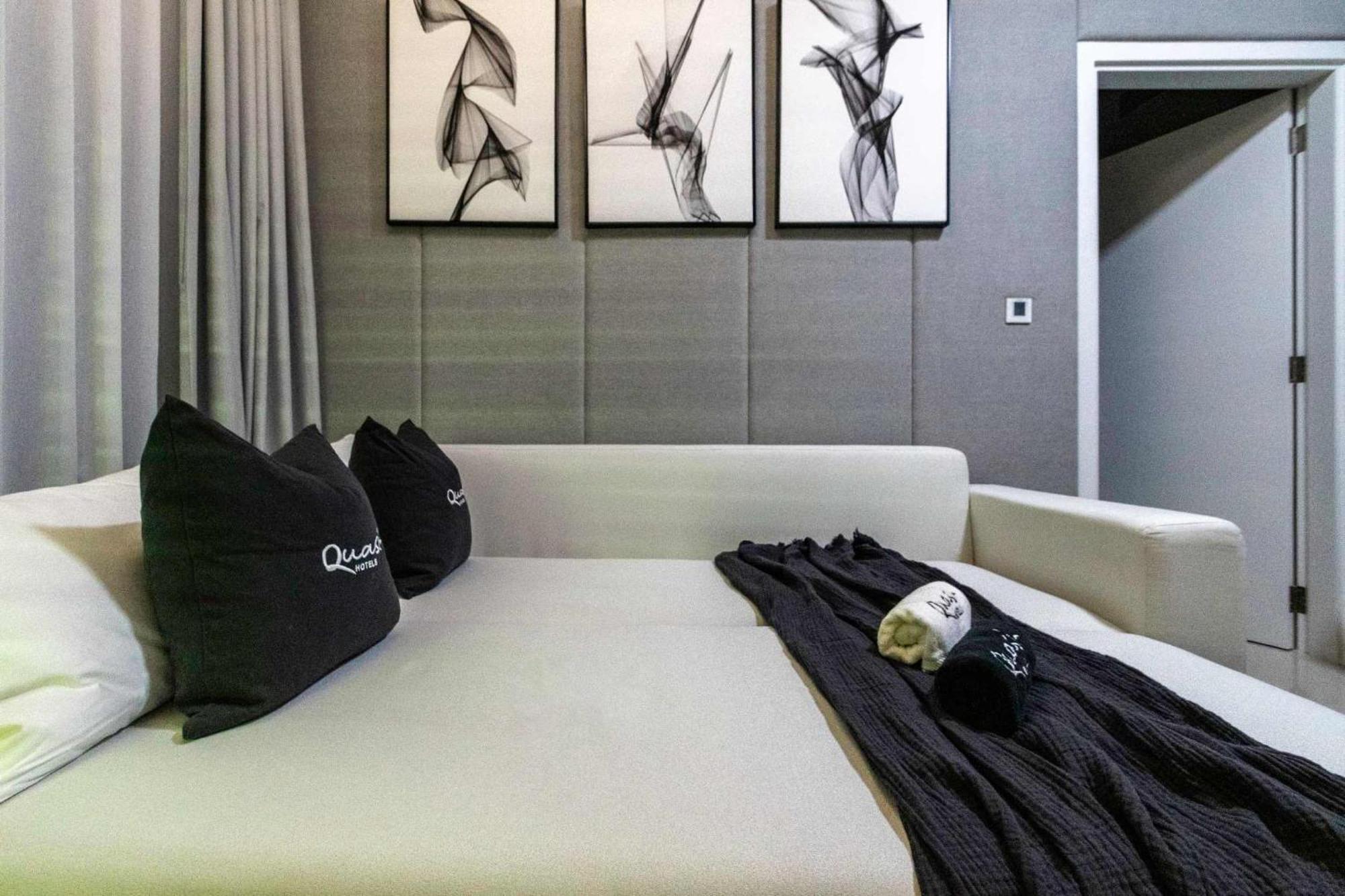 Luxury 2bd With Pool Gym & Burj Khalifa Views Apartment