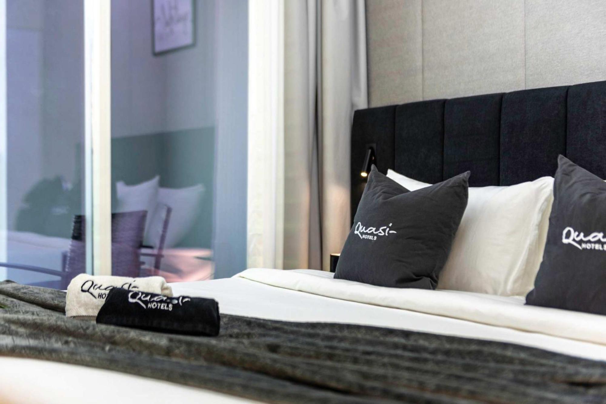 Luxury 2bd With Pool Gym & Burj Khalifa Views *