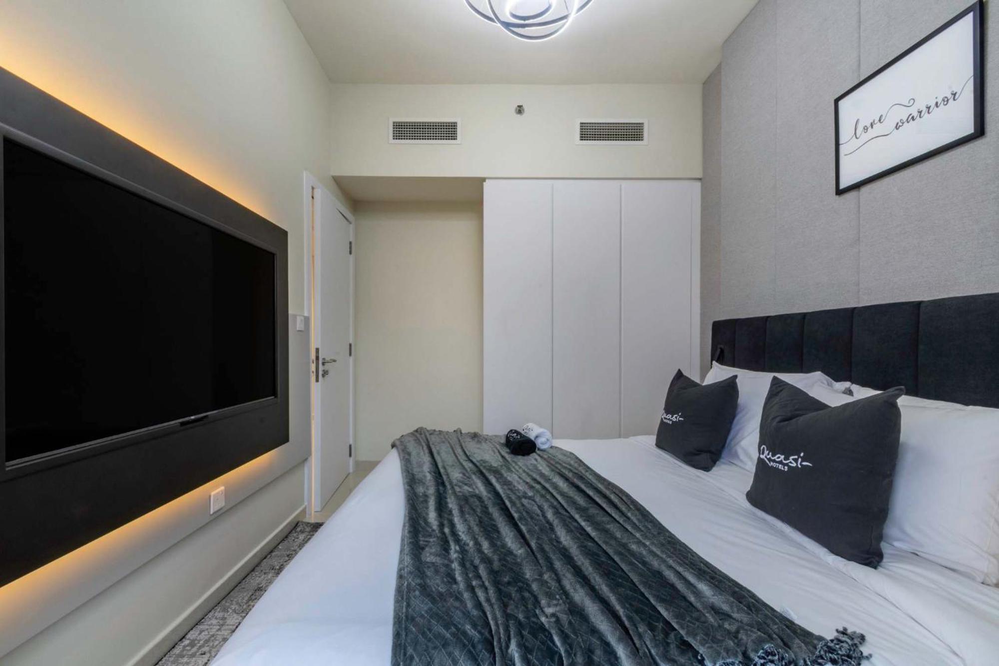 Apartment Luxury 2bd With Pool Gym & Burj Khalifa Views