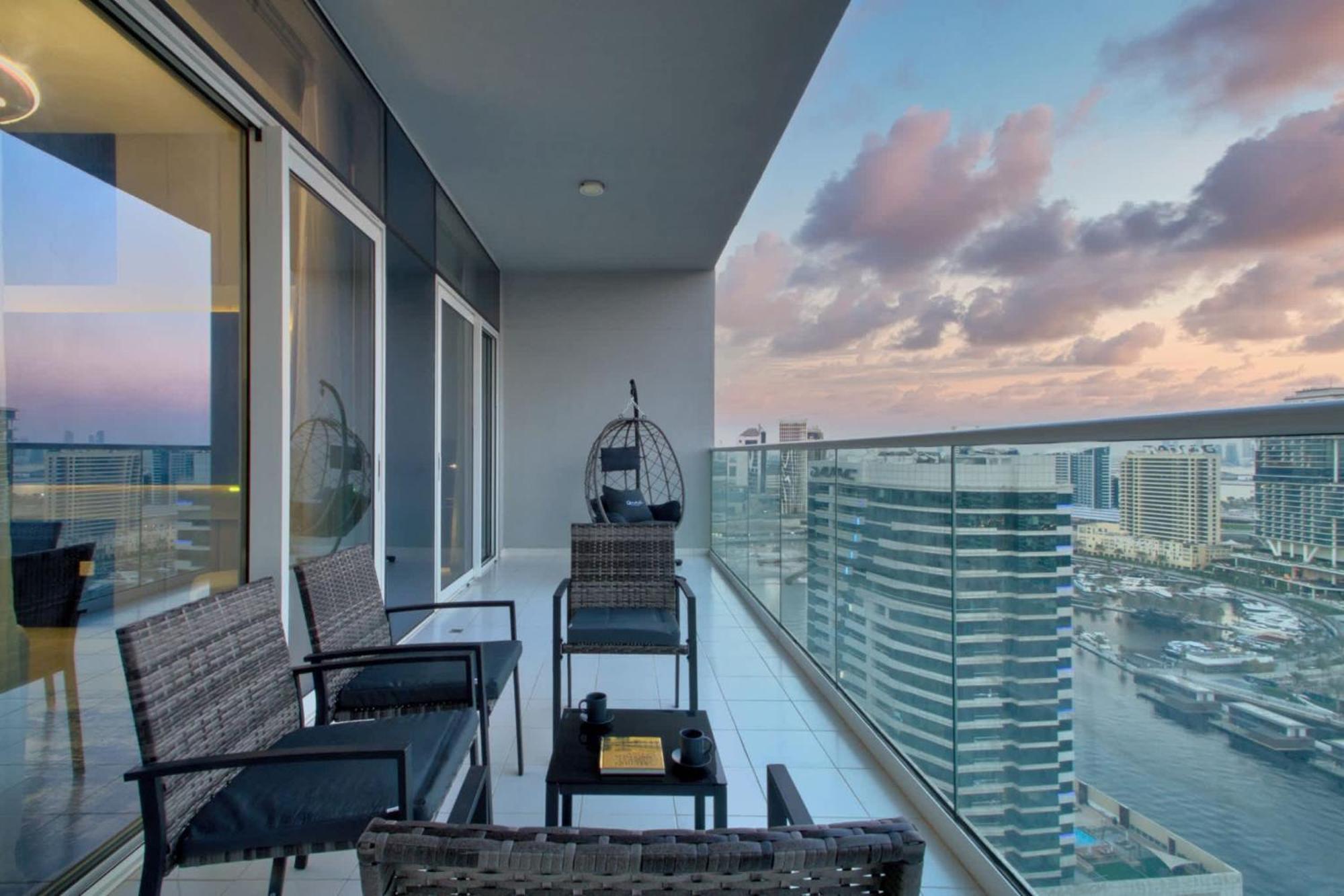Apartment Luxury 2bd With Pool Gym & Burj Khalifa Views Dubai